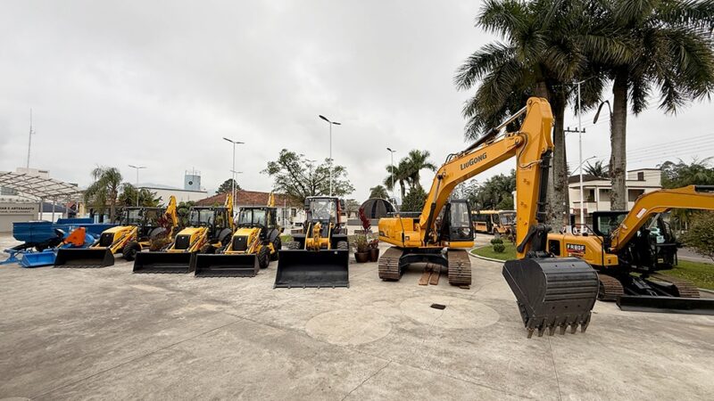 Jacinto Machado investe mais de R$ 3 milhões e renova frota com nove novos equipamentos