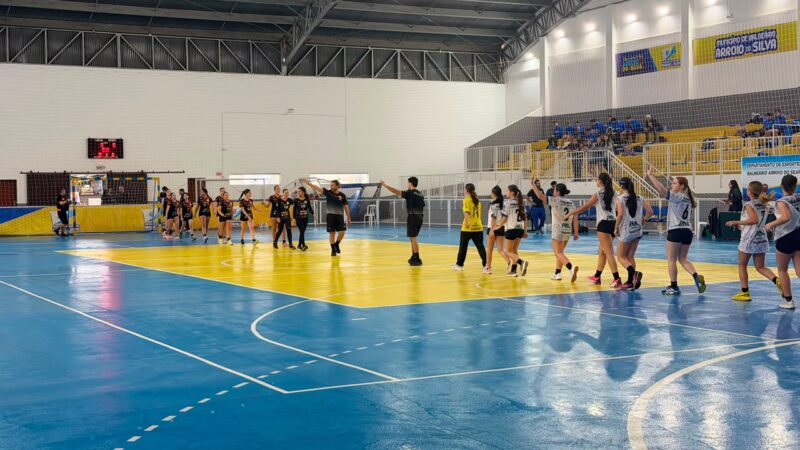 Balneário Arroio do Silva recebe jogos de handebol da Olesc e movimenta o esporte local