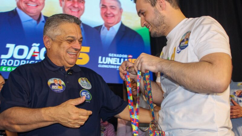 João Rodrigues defende centros de atendimento para autistas durante agenda em Criciúma