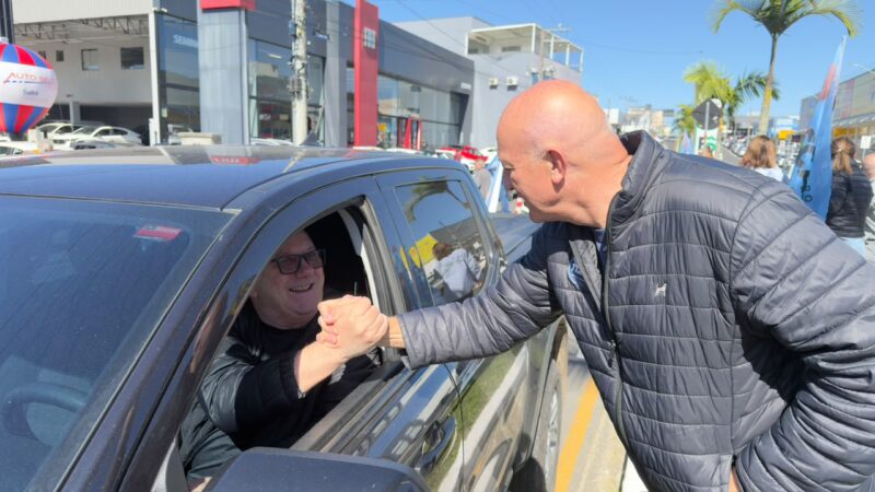 Adesivaços levam campanha de Evandro Scaini às ruas e mobilizam apoiadores no Extremo Sul