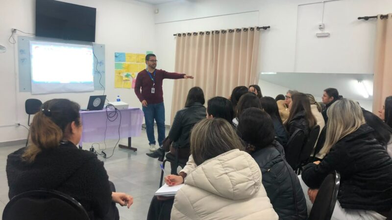 Professores de Sombrio participam de formação para fortalecer alfabetização e letramento