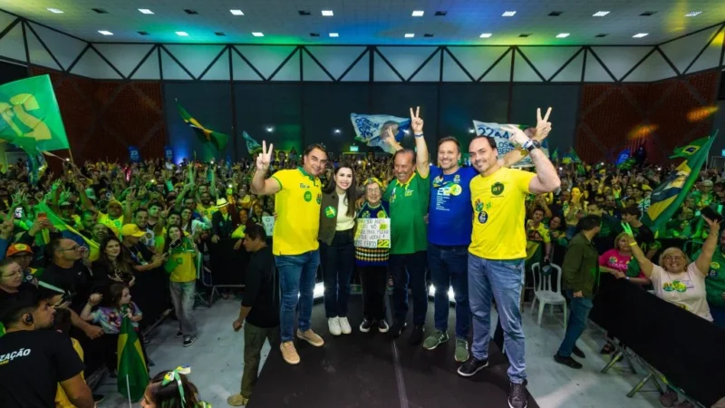 Flávio Bolsonaro cumpre agenda em SC ao lado de Jorginho Mello e reúne apoiadores em Joinville e Chapecó