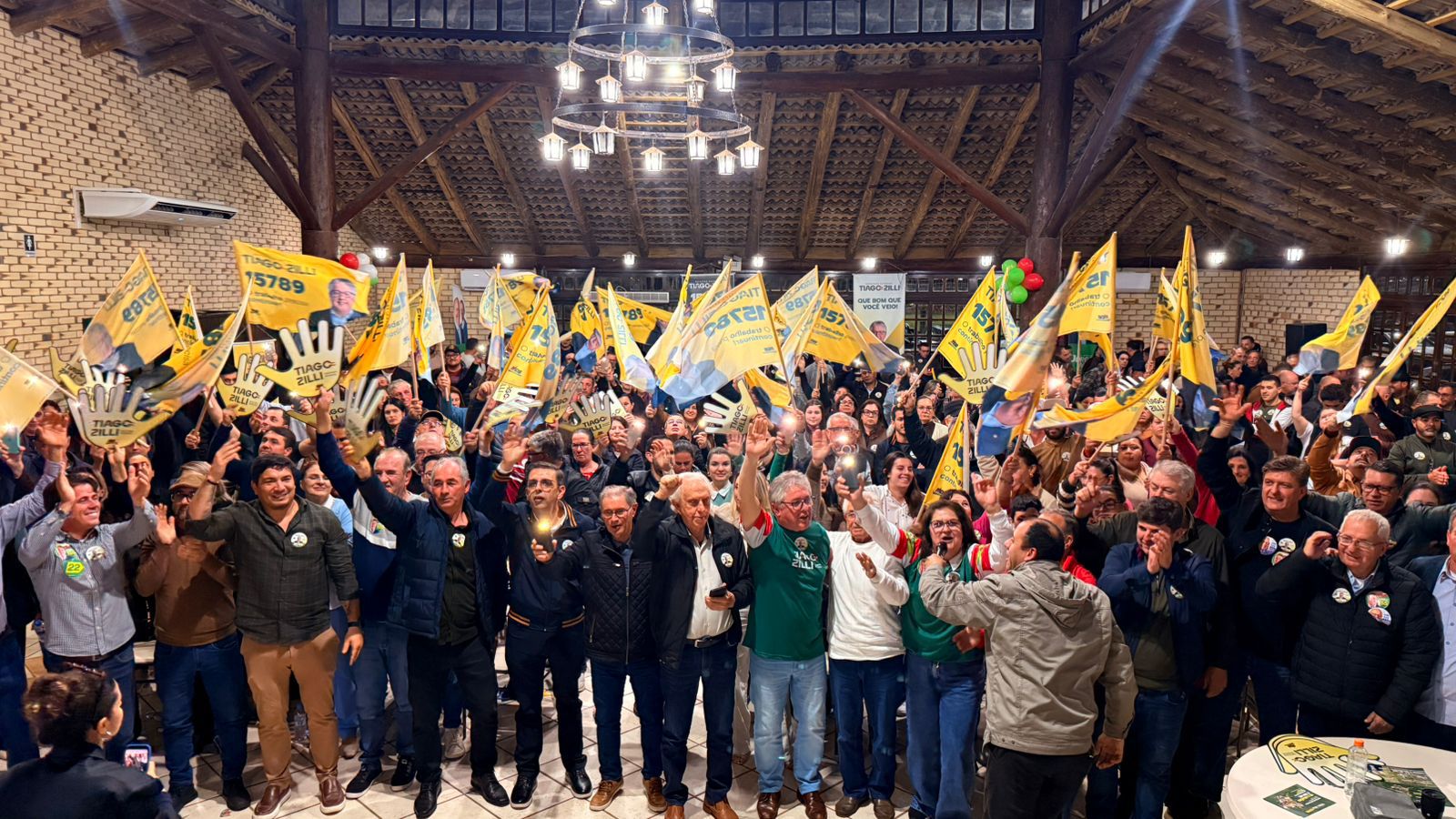 Com salão lotado, Tiago Zilli lança campanha e reúne lideranças em Praia Grande