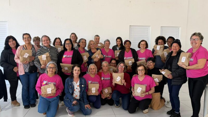 Clubes de Mães de Balneário Arroio do Silva recebem visitas e novos materiais para atividades