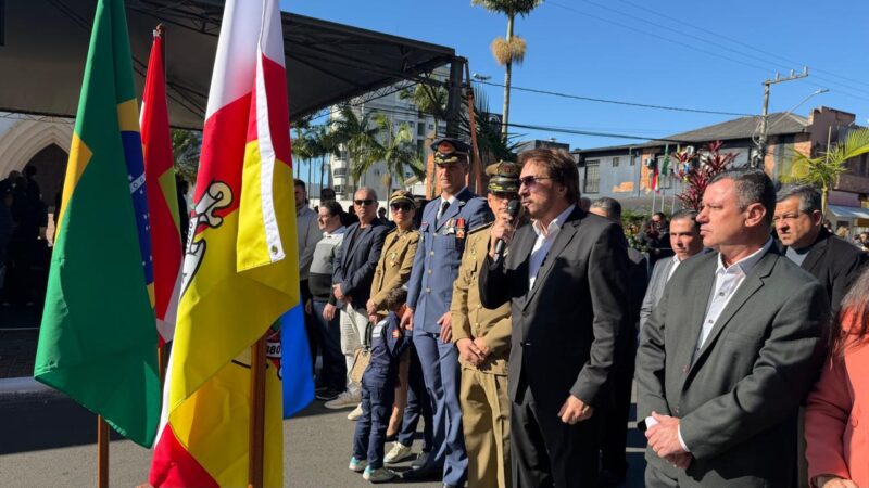 Desfile cívico reúne milhares de pessoas e celebra a Independência do Brasil em Araranguá
