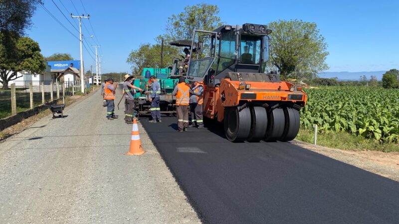 Araranguá inicia pavimentação asfáltica da Rodovia Antônio Silveira, na Sanga da Toca