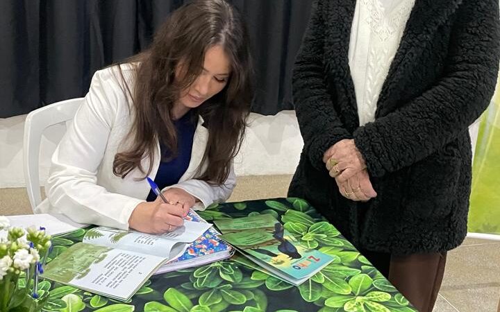 Escritora sombriense Alie de Melo Euzébio lança livro “Zinho, um filhote de Gralha Azul”