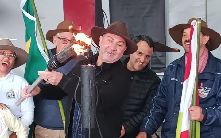 Chama Crioula chega a Balneário Gaivota e marca programação do Acampamento Farroupilha
