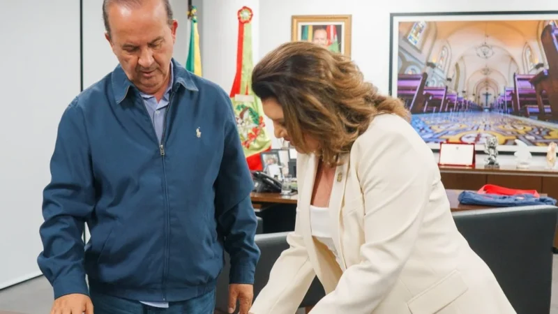 Jorginho Mello reassume Governo de SC após fortes chuvas e não participa de debate da ACAERT