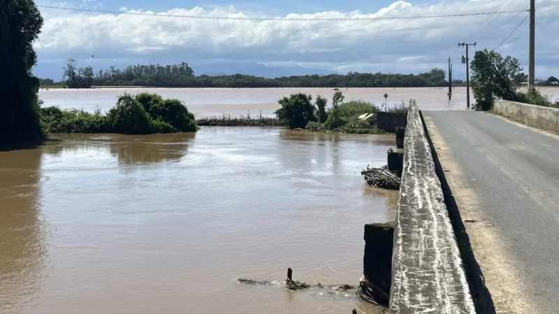 Meleiro decreta situação de emergência após fortes chuvas e isolamento de comunidades