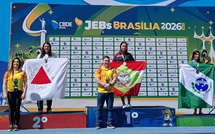 Nadadora de Araranguá conquista três medalhas nos Jogos Escolares Brasileiros