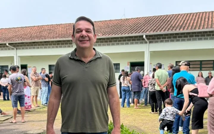 Prefeito de São João do Sul vota na Escola Caetano Lummertz