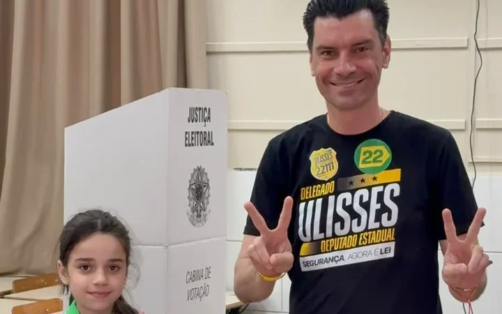 Delegado Ulisses Gabriel vota em Orleans