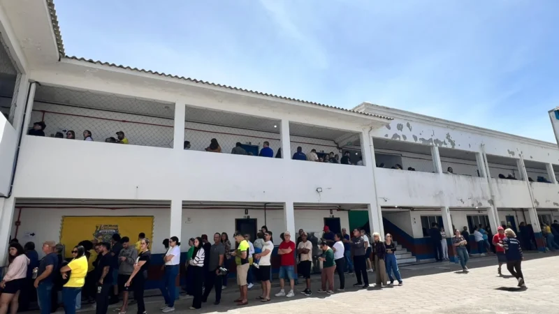 Grande movimentação de eleitores é registrada na Escola Darcy Ribeiro, em Balneário Gaivota