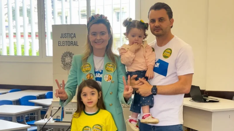 Júlia Zanatta e Guilherme Colombo votam em Criciúma neste domingo