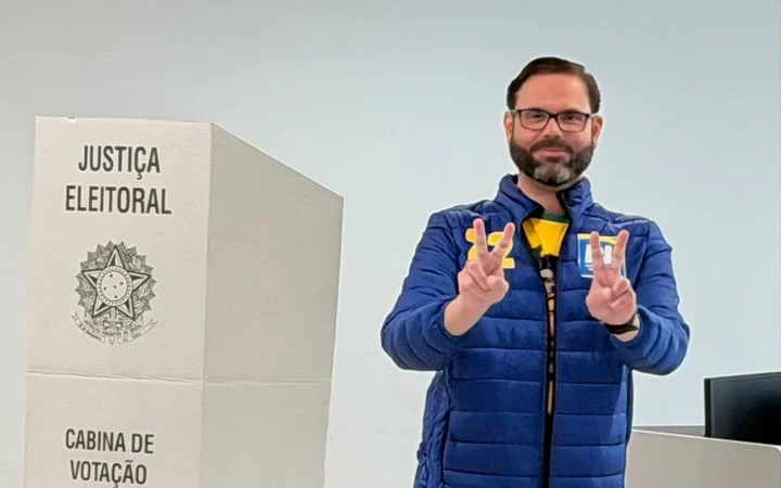 Senador Jorge Seif vota em Itajaí