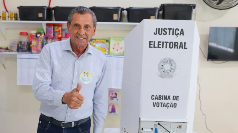 Julio Garcia vota em Criciúma durante as Eleições 2026