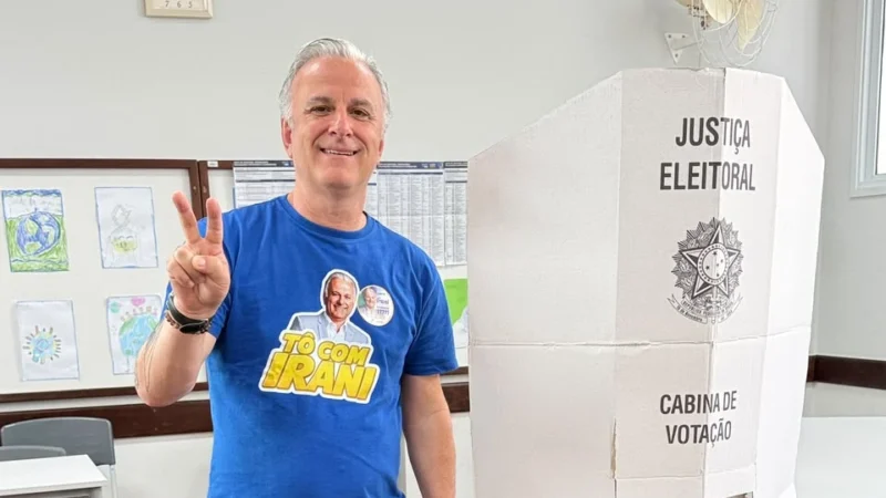 Dr. Irani vota no Colégio Marista, em Criciúma