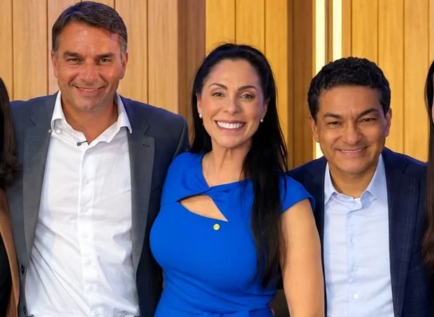 Geovania de Sá representa bancada do Republicanos em ato de apoio a Flávio Bolsonaro