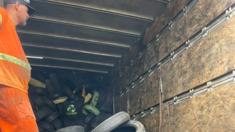 Balneário Arroio do Silva recolhe cerca de 800 pneus para evitar focos de dengue