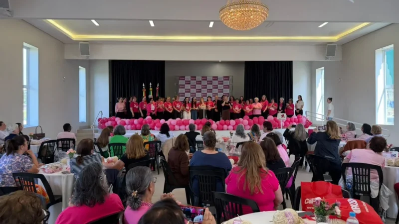 Clube de Mães da Afasc reúne mais de 300 mulheres em workshop do Outubro Rosa