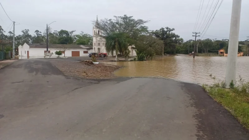 Após cheias, moradores de Meleiro podem solicitar saque do FGTS por calamidade pública