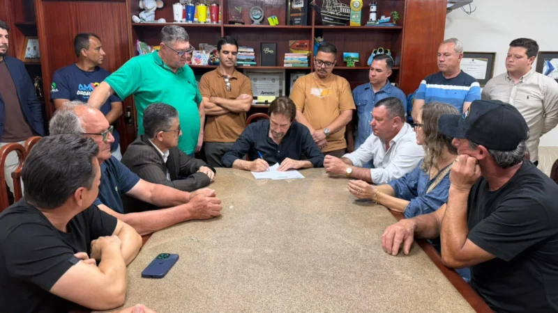 Araranguá assina ordens de serviço para pavimentação das ruas Beira-Rio e Rui Barbosa