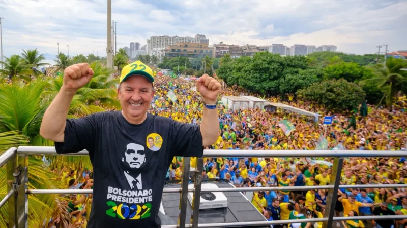 Jorginho Mello participou do ato final da campanha de Flávio Bolsonaro no Rio de Janeiro